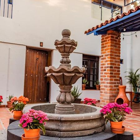 Casa De Hospedaje -La Abadia De San Pedro 과달라하라 외부 사진
